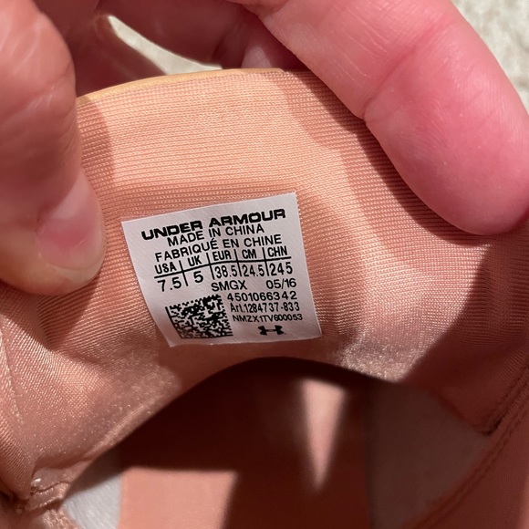 UA Sportstyle women’s high tops - Picture 4 of 4